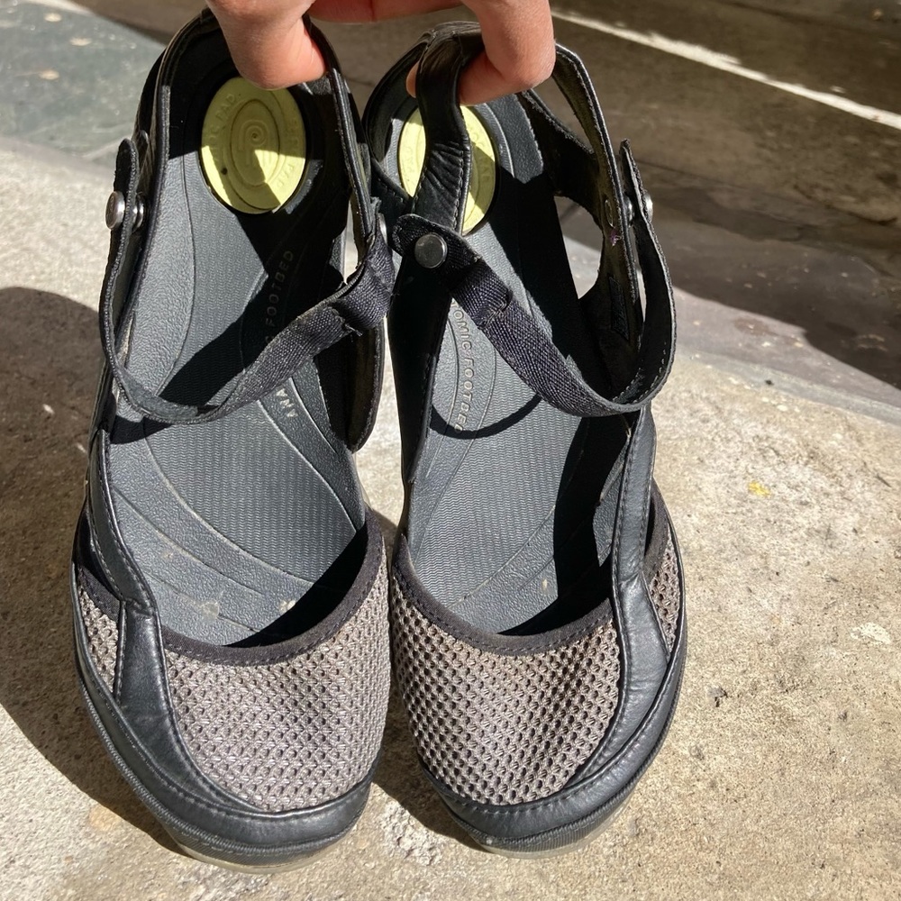 Teva Northwater Flats Size 6